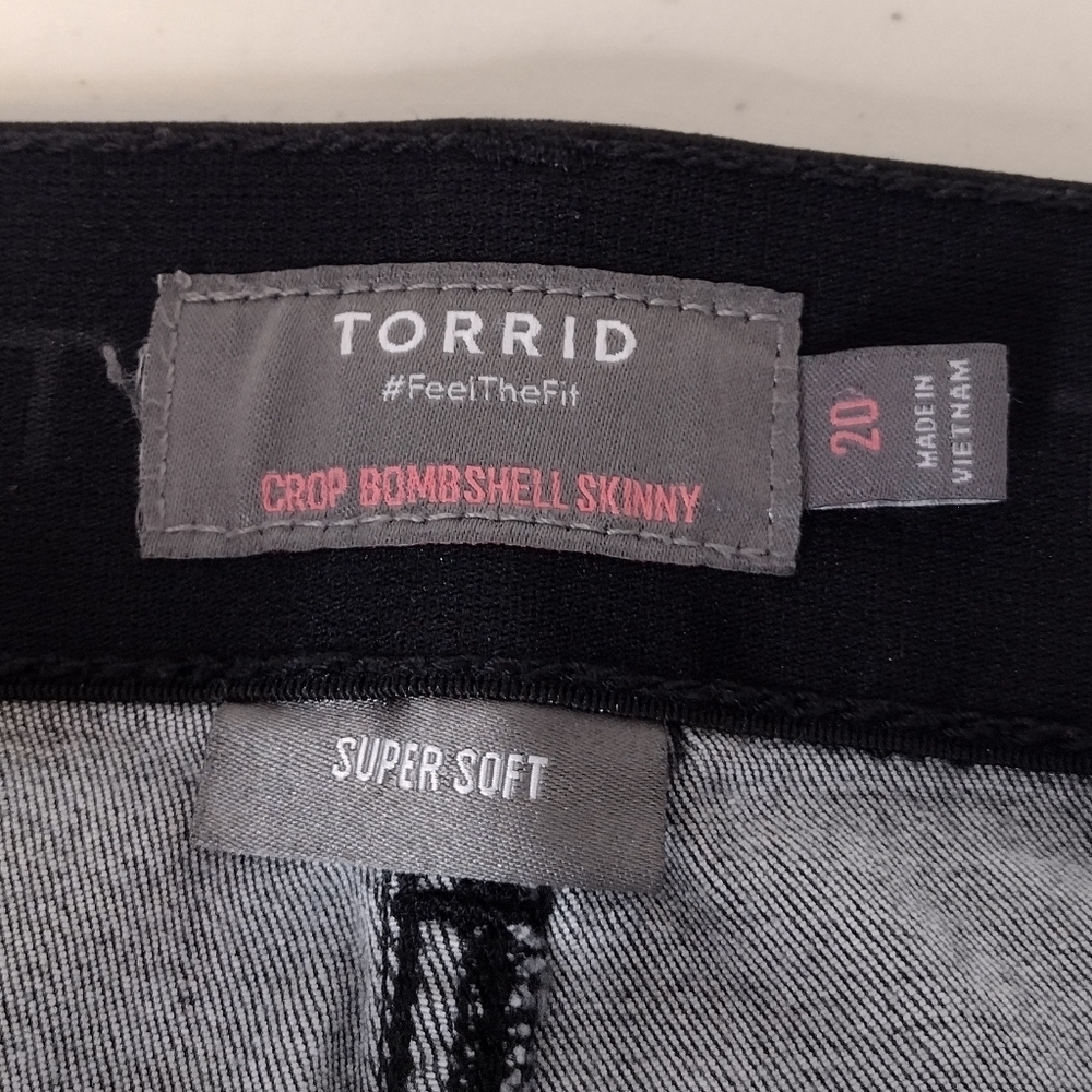 Torrid Black Distressed High-Rise Bombshell Skinny Ankle Cropped Jeans Sz 20 - Picture 8 of 12